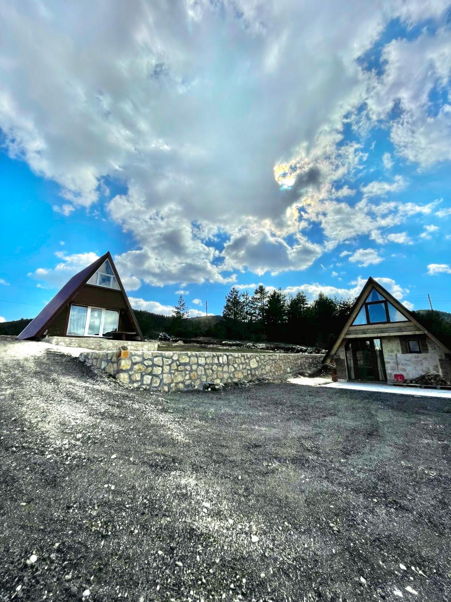 Villa Vrela *